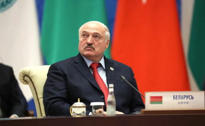 Лукашенко поручил военным готовить специалистов вместо муштры