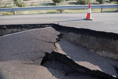 Провалы асфальта на улицах Алматы: акимам двух районов объявили выговор