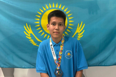 Атырауский школьник выиграл серебро на Европейской олимпиаде по информатике