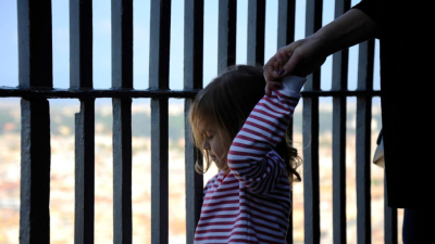 Более 600 женщин сидят в тюрьмах вместе с детьми в Казахстане