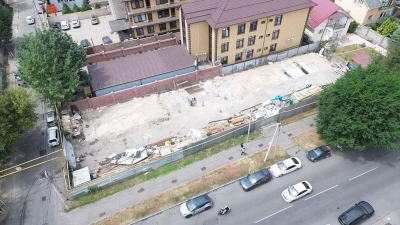 В Алматы по решению суда снесли незаконно построенную автомойку  