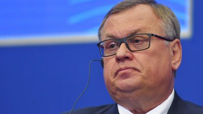Костин ответил, почему в России снижается количество банков