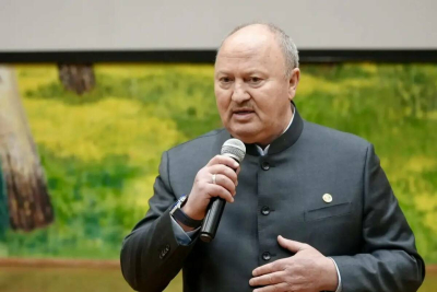 Равил Әхмәтшин &laquo;Батырлык гасырларда калачак&raquo; бәйгесе җиңүчеләренә бүләкләр тапшырды