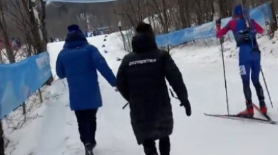 «Влад, на золото идёшь!»: поддержка тренера казахстанского биатлониста растрогала соцсети