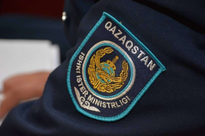 Полицейского из Атырау приговорили к штрафу и лишили погон