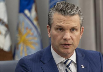 Хегсет: США продолжат вести переговоры &laquo;с помощью бомб&raquo; в операции против Ирана