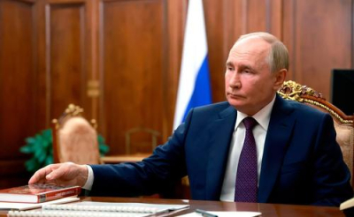 Правительство Германии должно попытаться возобновить диалог с Путиным, пишет Berliner Zeitung