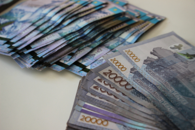 В Уральске женщина обманом завладела 45 млн тенге