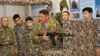 В школах Казахстана увеличат часы военной подготовки