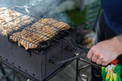 Гастроэнтеролог ответила, какое мясо для шашлыка не навредит ЖКТ