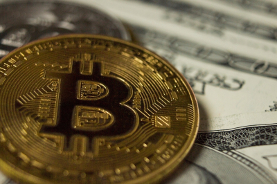 Капитализация биткоина держится на рекордных уровнях