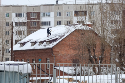 Крыша хостела в Казани рухнула под тяжестью снега: спасатели искали людей под завалами