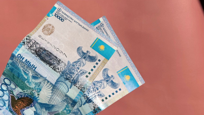 На KASE доллар продается выше отметки 488 тенге